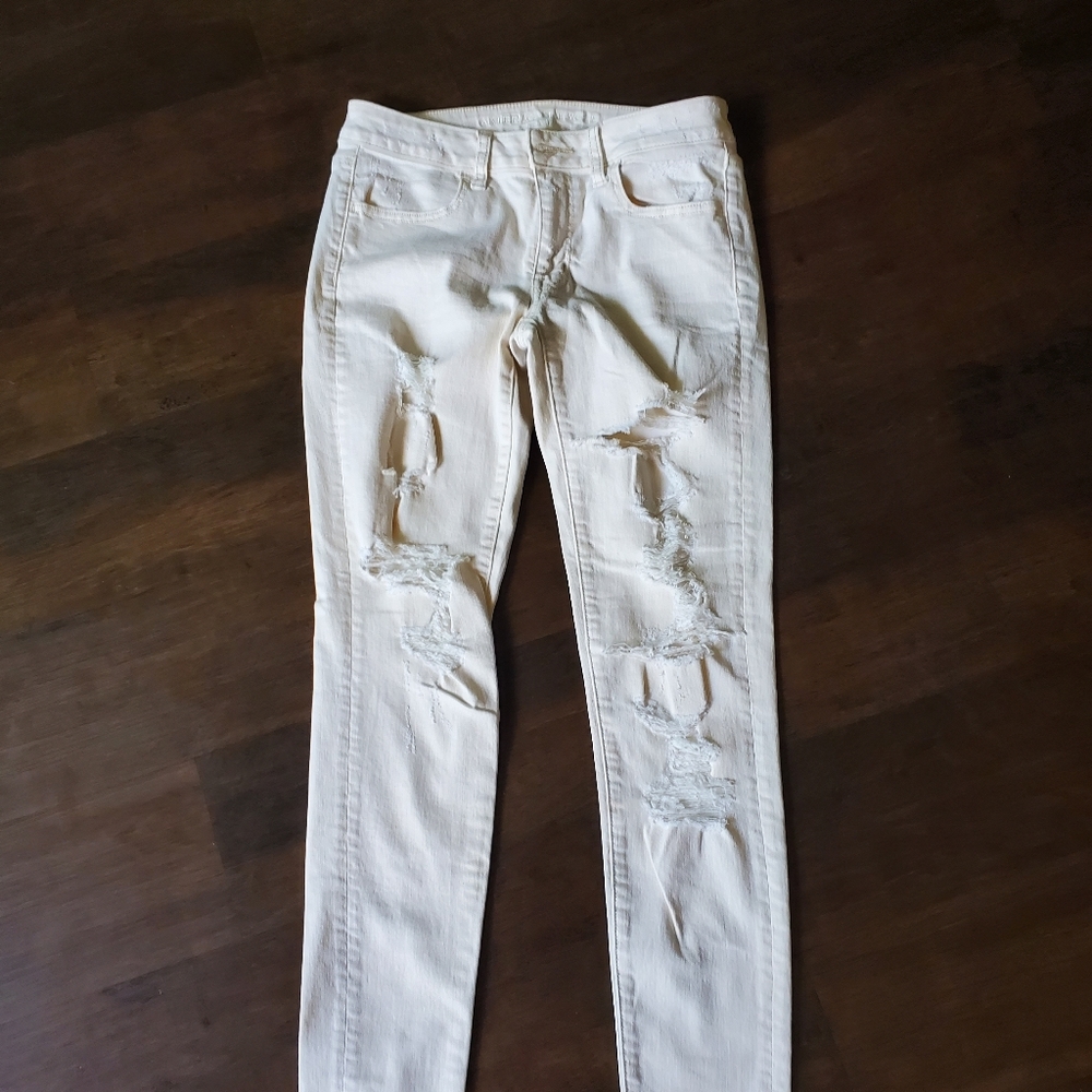 American Eagles White  jeans Size 6